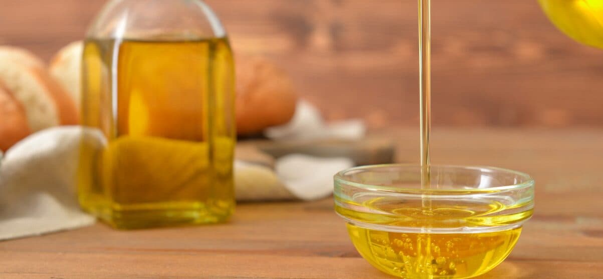 Edible oil refining and bleaching with activated carbon producing clear golden oil