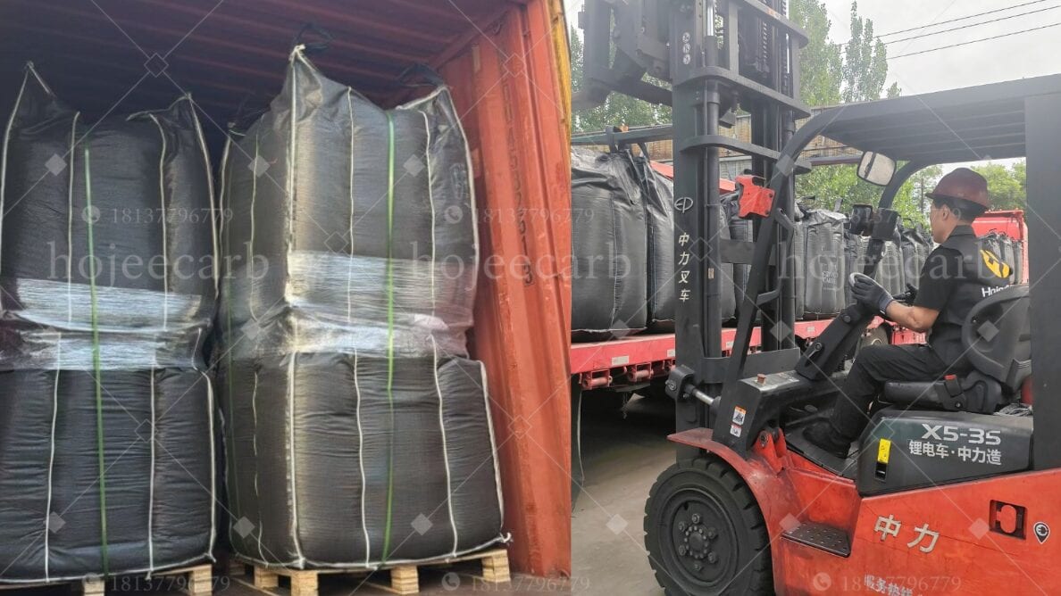 Clear refined cooking oil produced after activated carbon purification and bleaching
