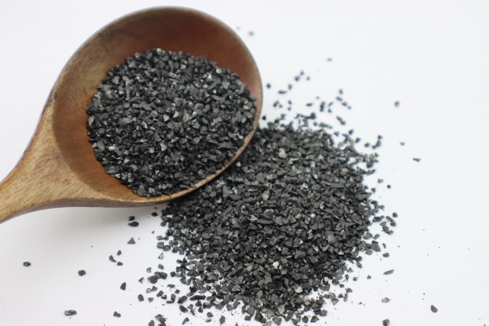 Coconut shell granular activated carbon suitable for water treatment and reactivation cycles