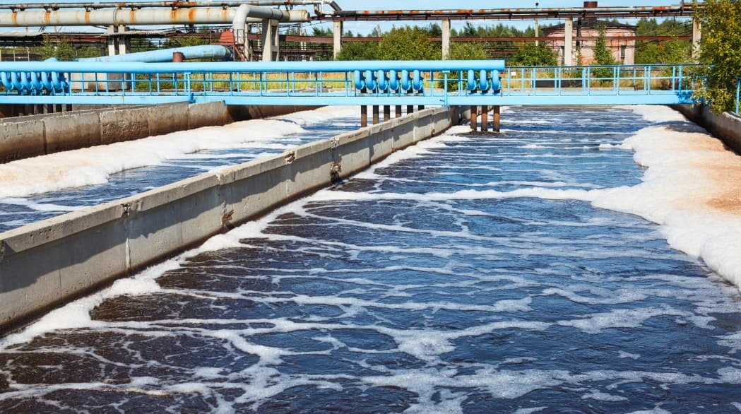 Industrial water treatment facility using activated carbon filtration systems