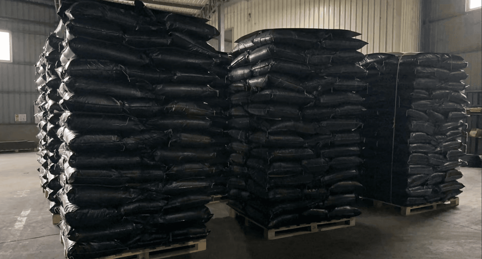 Activated carbon packaging — 25kg bags palletized for bulk shipping