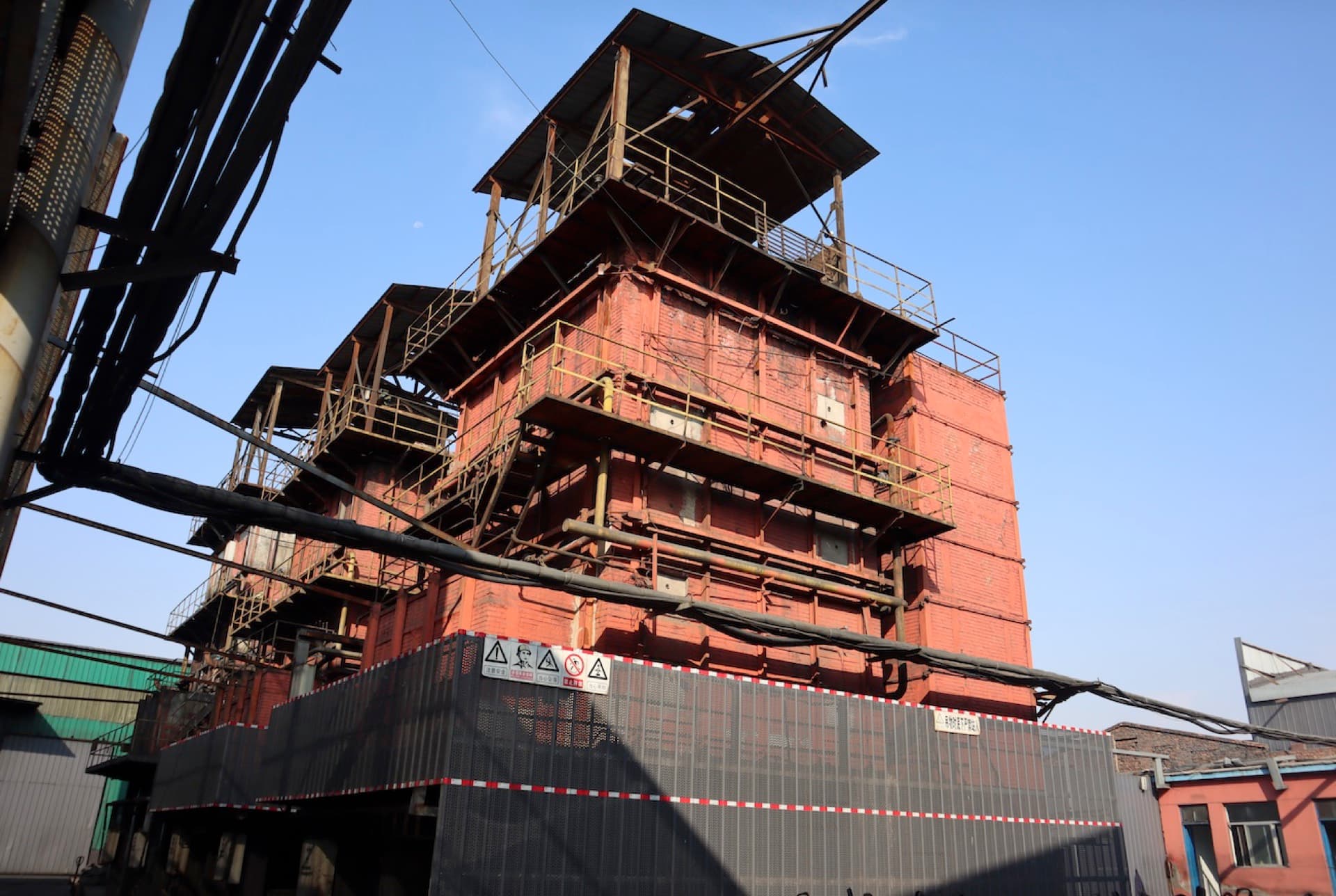 Activation kiln producing high-performance activated carbon