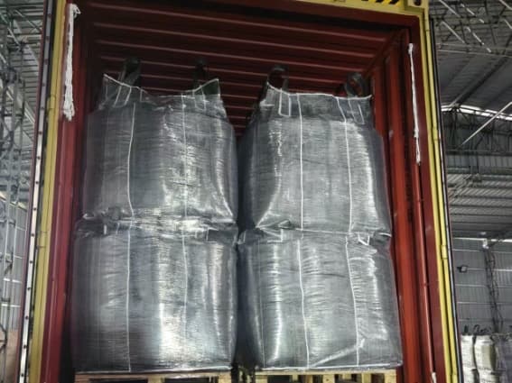 500 kg activated carbon FIBC jumbo bags palletized inside an export container