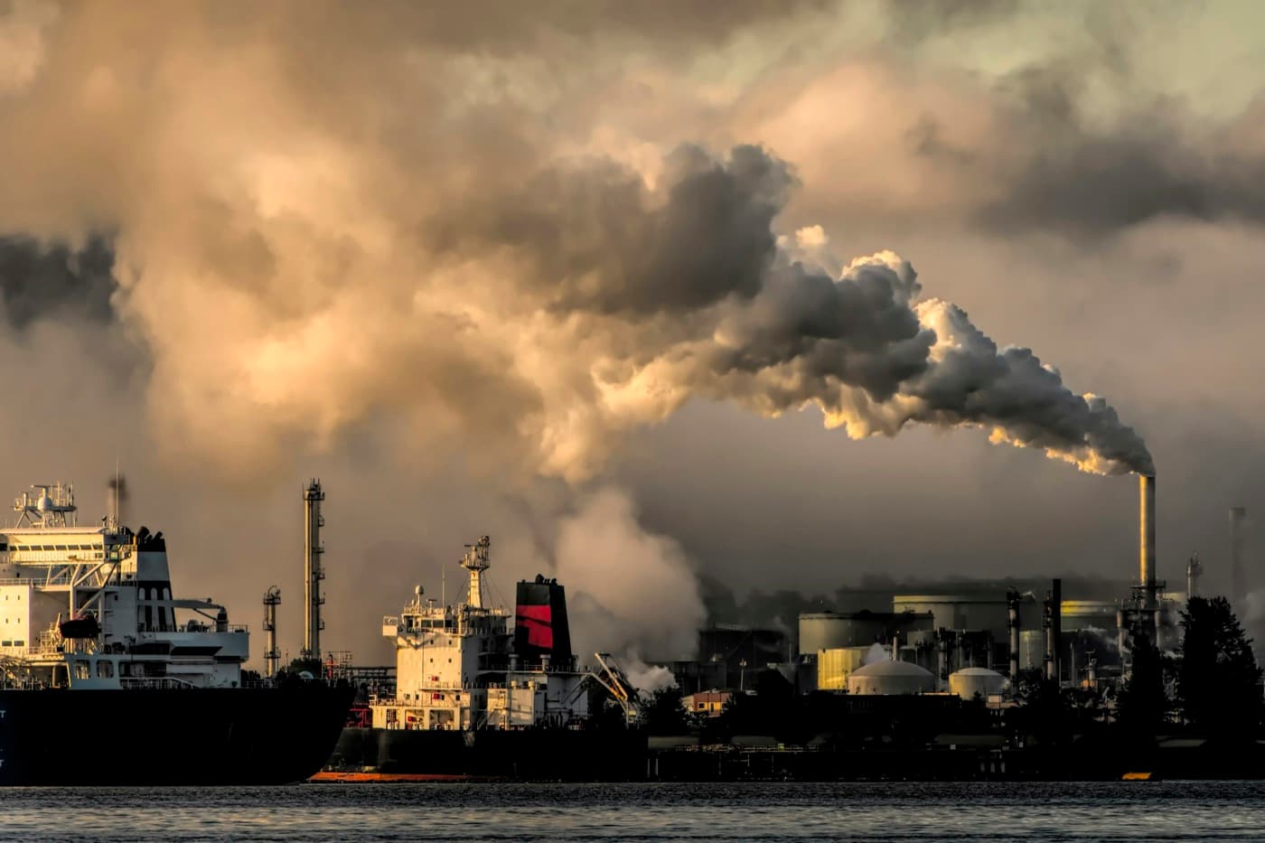 Pellet activated carbon for gas-phase VOC and solvent recovery applications